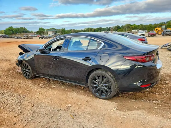 JM1BPBAY3M1333104 — 2021 Mazda 3, фото 2 с аукциона Copart, Передняя часть