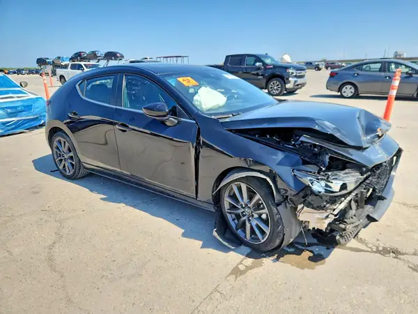 JM1BPALM9P1612405 — 2023 Mazda 3, фото 4 с аукциона Copart, Передняя часть