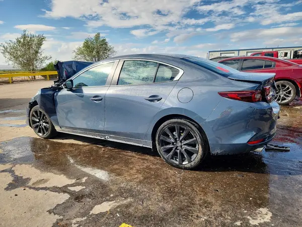 3MZBPBCM9RM413363 — 2024 Mazda 3, фото 2 с аукциона Copart, Передняя часть