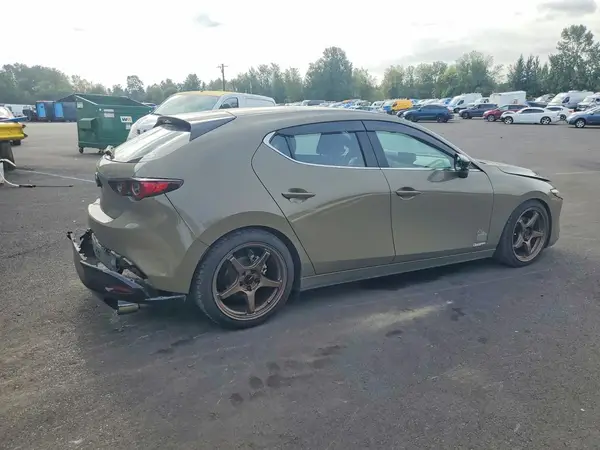 JM1BPBYY7S1755993 — 2025 Mazda 3, фото 3 с аукциона Copart, Передняя часть