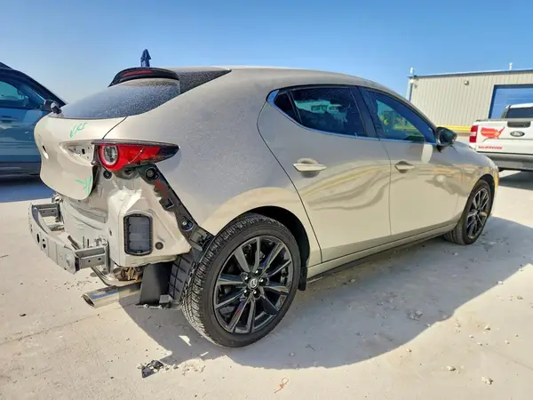 JM1BPAKL1T1884515 — 2026 Mazda 3, фото 3 с аукциона Copart, Задняя часть