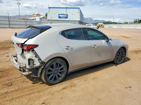 JM1BPAML1T1885984 — 2026 Mazda 3, фото 3 с аукциона Copart, Задняя часть