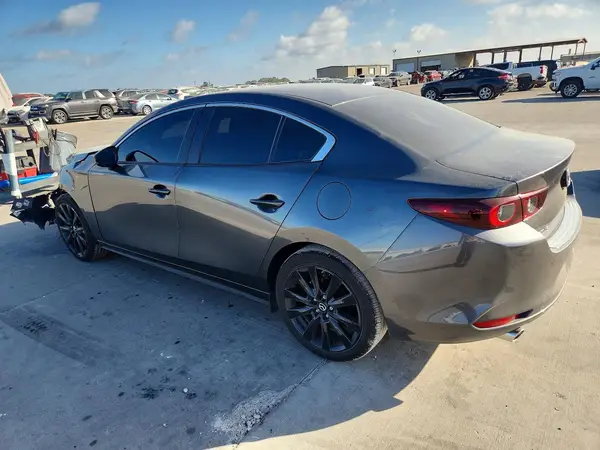 JM1BPABL1T1894705 — 2026 Mazda 3, фото 2 с аукциона Copart, Передняя часть