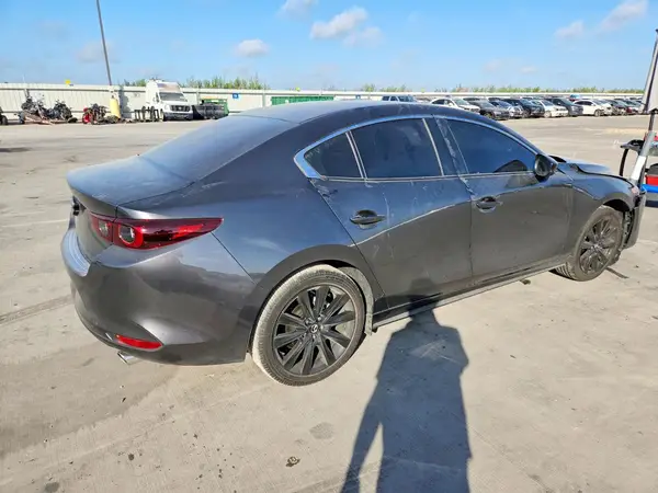 JM1BPABL1T1894705 — 2026 Mazda 3, фото 3 с аукциона Copart, Передняя часть