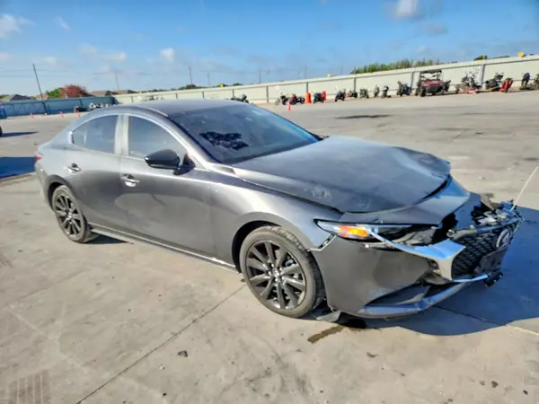 JM1BPABL1T1894705 — 2026 Mazda 3, фото 4 с аукциона Copart, Передняя часть