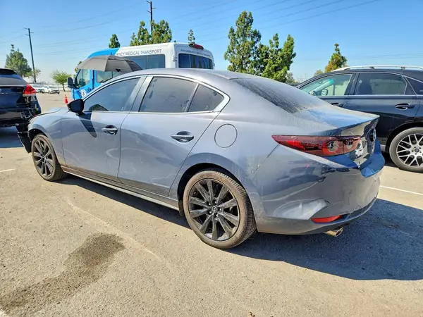 JM1BPBCL5T1879211 — 2026 Mazda 3, фото 2 с аукциона Copart, Передняя часть