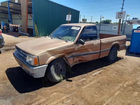JM2UF1118G0550601 — 1986 Mazda B2000, Передняя часть (Front End), фото до ремонта
