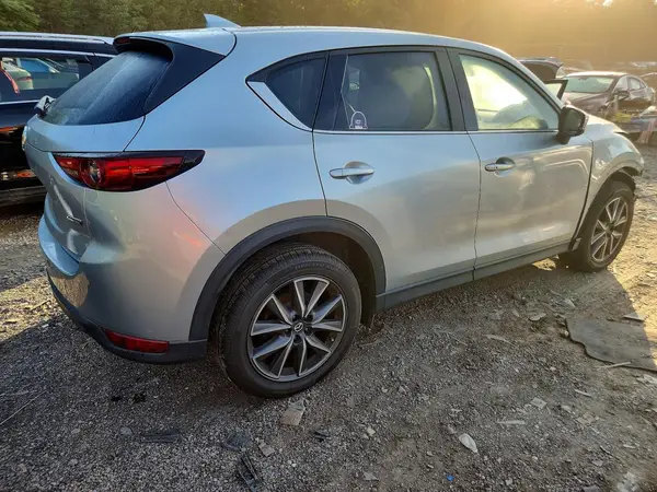 JM3KFBDM2J0306514 — 2018 Mazda CX-5, фото 3 с аукциона Copart 02.10.2026, Передняя часть