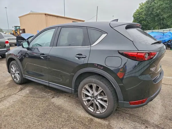 JM3KFBDMXM0421978 — 2021 Mazda CX-5, фото 2 с аукциона Copart, Боковая часть