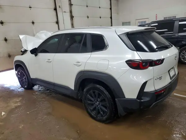 7MMVABCM0PN147302 — 2023 Mazda CX-50, фото 2 с аукциона Copart, Передняя часть
