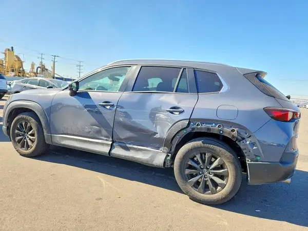 7MMVABBM3RN210512 — 2024 Mazda CX-50, фото 2 с аукциона Copart, Боковая часть