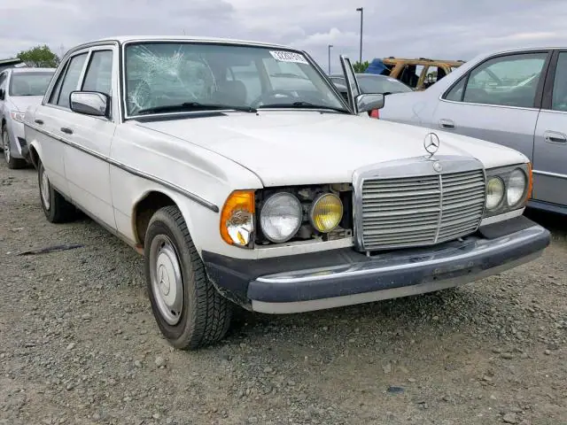 WDBAB23A5CB344543 — 1982 Mercedes-Benz 240 D, Передняя часть (Front End), фото до ремонта