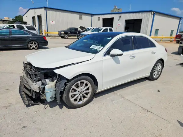 WDD3G4EB9KW001986 — 2019 Mercedes-Benz A-Klasse, Передняя часть (Front End), фото до ремонта