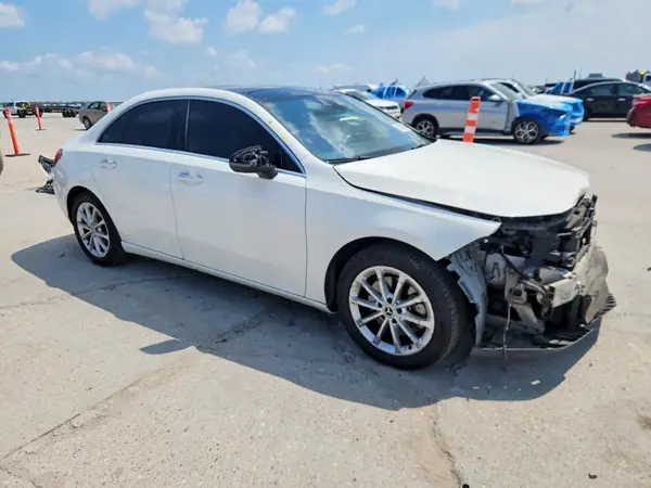WDD3G4EB9KW001986 — 2019 Mercedes-Benz A-Klasse, фото 4 с аукциона Copart, Передняя часть