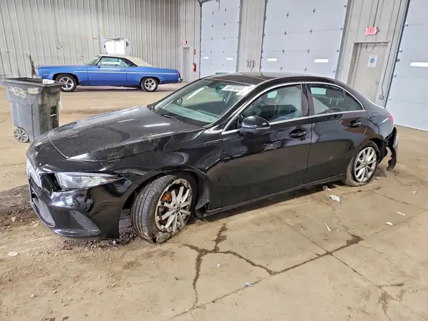 WDD3G4FB1KW018702 — 2019 Mercedes-Benz A-Klasse, Передняя часть (Front End), фото до ремонта