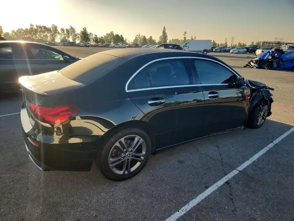 W1K3G4EB1LW043067 — 2020 Mercedes-Benz A-Klasse, фото 3 с аукциона Copart, Передняя часть