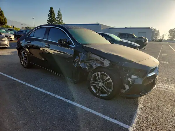 W1K3G4EB1LW043067 — 2020 Mercedes-Benz A-Klasse, фото 4 с аукциона Copart, Передняя часть