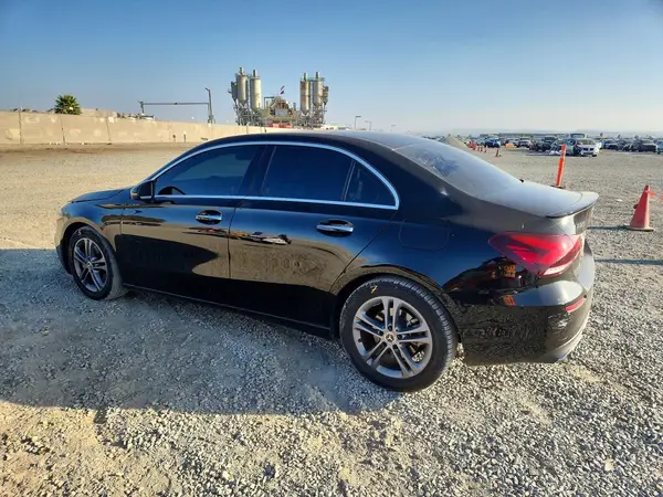 W1K3G4EB1LJ235313 — 2020 Mercedes-Benz A-Klasse, фото 2 с аукциона Copart, Боковая часть