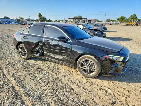 W1K3G4EB1LJ235313 — 2020 Mercedes-Benz A-Klasse, фото 4 с аукциона Copart, Боковая часть