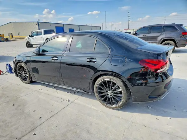 W1K3G4EB6LJ213548 — 2020 Mercedes-Benz A-Klasse, фото 2 с аукциона Copart, Передняя часть