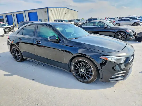 W1K3G4EB6LJ213548 — 2020 Mercedes-Benz A-Klasse, фото 4 с аукциона Copart, Передняя часть