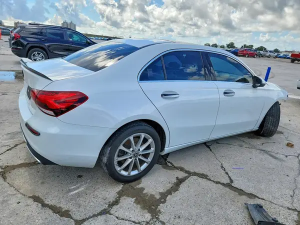 W1K3G4EB1MJ288756 — 2021 Mercedes-Benz A-Klasse, фото 3 с аукциона Copart, Передняя часть