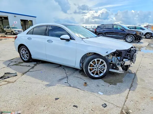 W1K3G4EB1MJ288756 — 2021 Mercedes-Benz A-Klasse, фото 4 с аукциона Copart, Передняя часть
