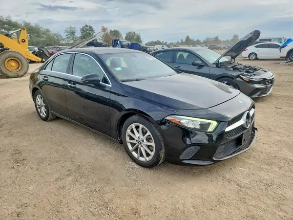 W1K3G4EB2MJ285946 — 2021 Mercedes-Benz A-Klasse, фото 4 с аукциона Copart, Передняя часть
