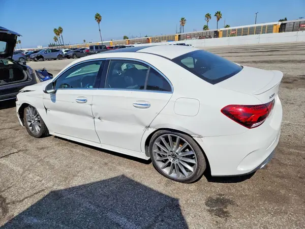 W1K3G4EB3NJ344763 — 2022 Mercedes-Benz A-Klasse, фото 2 с аукциона Copart, Передняя часть