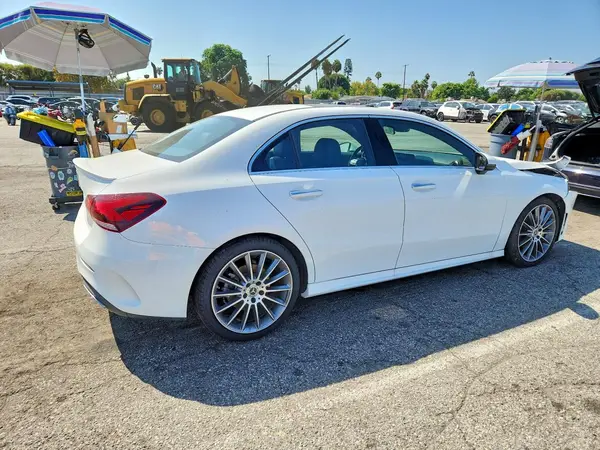 W1K3G4EB3NJ344763 — 2022 Mercedes-Benz A-Klasse, фото 3 с аукциона Copart, Передняя часть