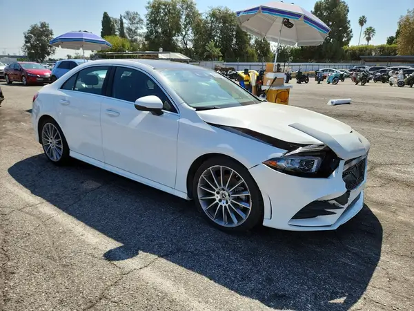 W1K3G4EB3NJ344763 — 2022 Mercedes-Benz A-Klasse, фото 4 с аукциона Copart, Передняя часть