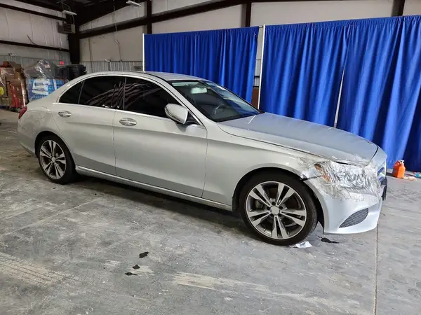 55SWF4JB6GU162645 — 2016 Mercedes-Benz C-Klasse, фото 4 с аукциона Copart 08.10.2026, Передняя часть
