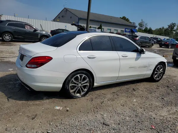 55SWF4JB6GU126082 — 2016 Mercedes-Benz C-Klasse, фото 3 с аукциона Copart, Боковая часть