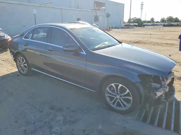 55SWF4KB4GU147592 — 2016 Mercedes-Benz C-Klasse, фото 4 с аукциона Copart, Передняя часть