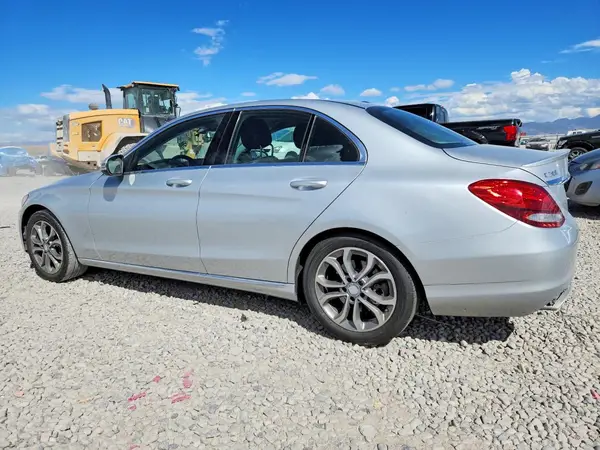 55SWF4JB6GU146736 — 2016 Mercedes-Benz C-Klasse, фото 2 с аукциона Copart, Задняя часть