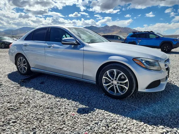 55SWF4JB6GU146736 — 2016 Mercedes-Benz C-Klasse, фото 4 с аукциона Copart, Задняя часть