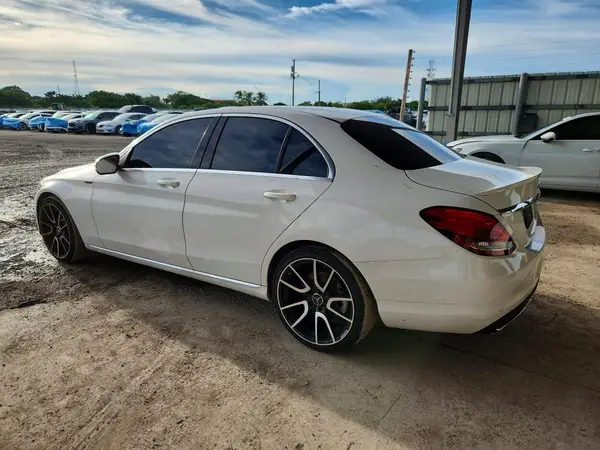 55SWF4JBXGU160140 — 2016 Mercedes-Benz C-Klasse, фото 2 с аукциона Copart, Подтопление