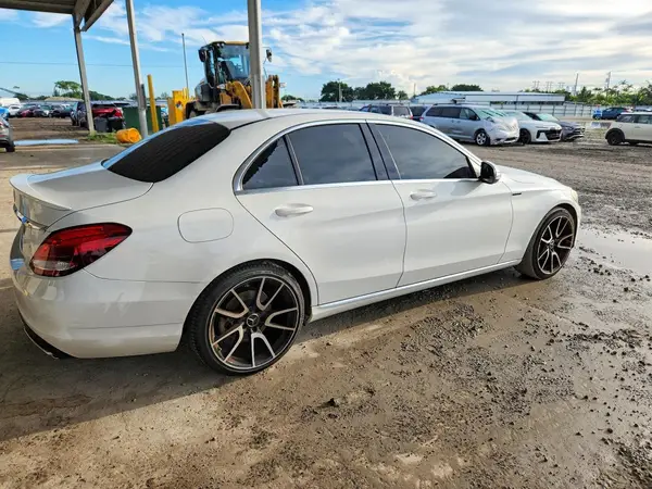 55SWF4JBXGU160140 — 2016 Mercedes-Benz C-Klasse, фото 3 с аукциона Copart, Подтопление