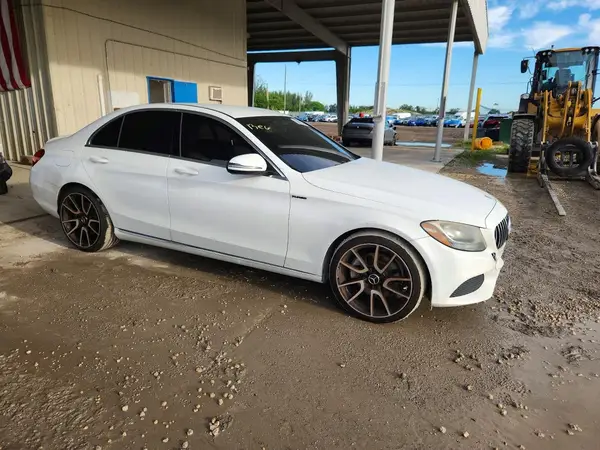 55SWF4JBXGU160140 — 2016 Mercedes-Benz C-Klasse, фото 4 с аукциона Copart, Подтопление