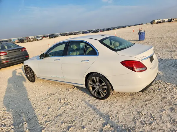 55SWF4JB4GU125173 — 2016 Mercedes-Benz C-Klasse, фото 2 с аукциона Copart, Передняя часть