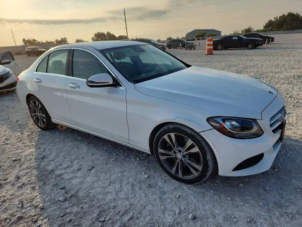 55SWF4JB4GU125173 — 2016 Mercedes-Benz C-Klasse, фото 4 с аукциона Copart, Передняя часть