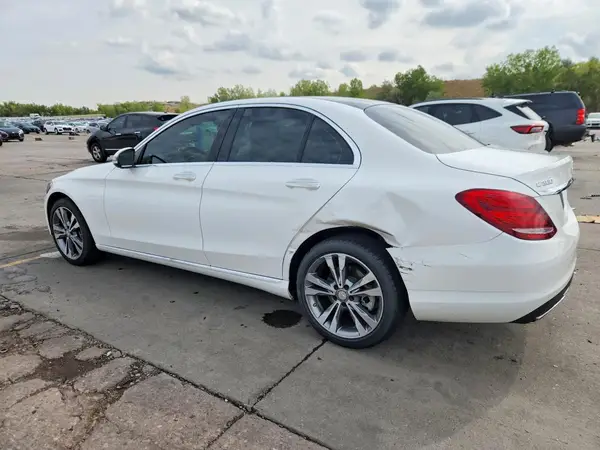 55SWF4KB3GU096974 — 2016 Mercedes-Benz C-Klasse, фото 2 с аукциона Copart, Боковая часть