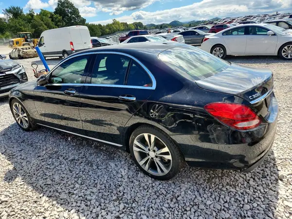 55SWF4JB6GU168560 — 2016 Mercedes-Benz C-Klasse, фото 2 с аукциона Copart 06.10.2026, Механические повреждения