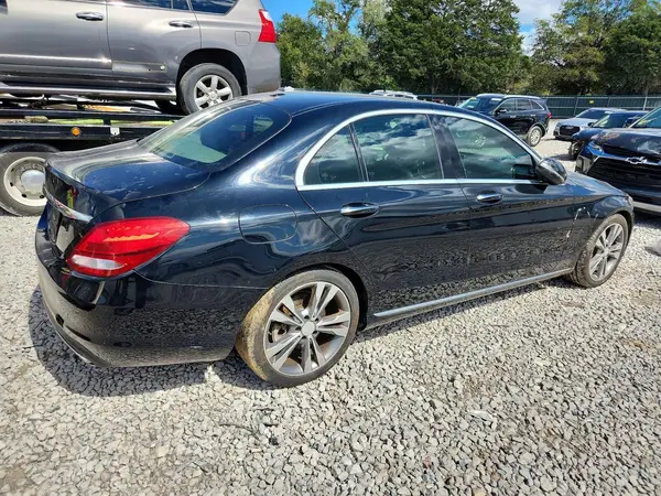55SWF4JB6GU168560 — 2016 Mercedes-Benz C-Klasse, фото 3 с аукциона Copart 06.10.2026, Механические повреждения