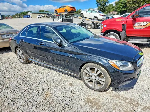 55SWF4JB6GU168560 — 2016 Mercedes-Benz C-Klasse, фото 4 с аукциона Copart 06.10.2026, Механические повреждения