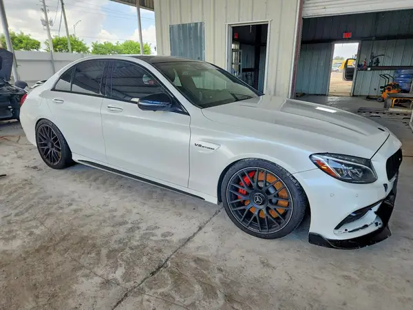 55SWF8HB9HU207270 — 2017 Mercedes-Benz C-Klasse, фото 4 с аукциона Copart, Подтопление