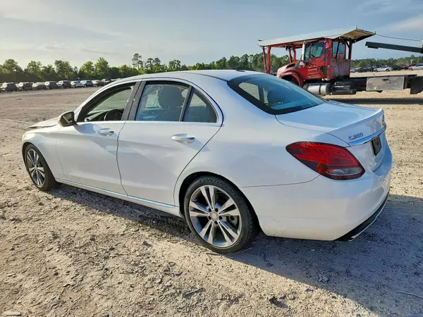 55SWF4JB6HU183447 — 2017 Mercedes-Benz C-Klasse, фото 2 с аукциона Copart, Подтопление