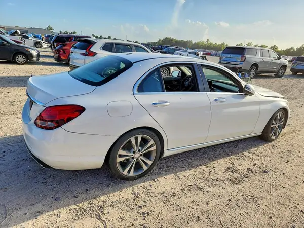 55SWF4JB6HU183447 — 2017 Mercedes-Benz C-Klasse, фото 3 с аукциона Copart, Подтопление