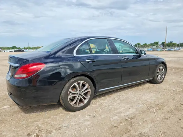 55SWF4JB9HU215274 — 2017 Mercedes-Benz C-Klasse, фото 3 с аукциона Copart, Механические повреждения