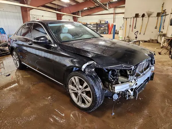 55SWF4KB7HU201338 — 2017 Mercedes-Benz C-Klasse, фото 4 с аукциона Copart, Передняя часть